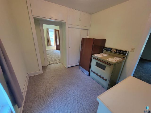 916 N Harth Ave Avenue, Madison, SD 57042