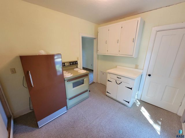 916 N Harth Ave Avenue, Madison, SD 57042