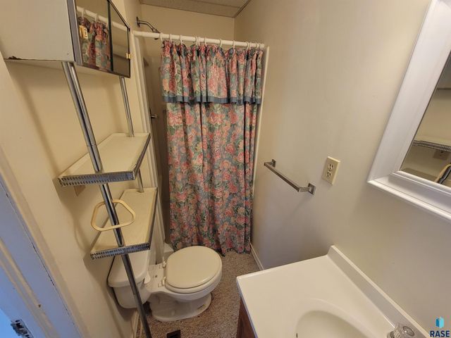 916 N Harth Ave Avenue, Madison, SD 57042