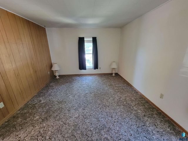 916 N Harth Ave Avenue, Madison, SD 57042