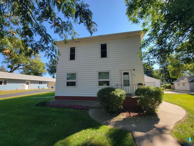 916 N Harth Ave Avenue, Madison, SD 57042
