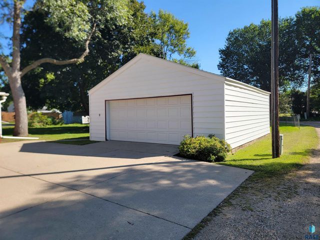 916 N Harth Ave Avenue, Madison, SD 57042