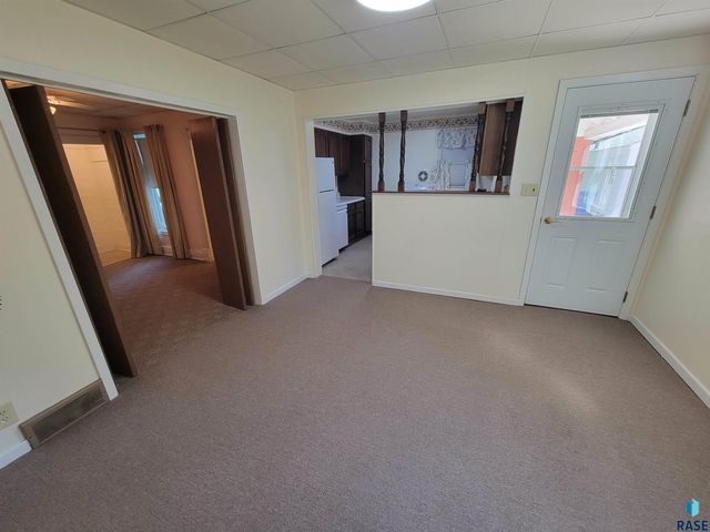 916 N Harth Ave Avenue, Madison, SD 57042