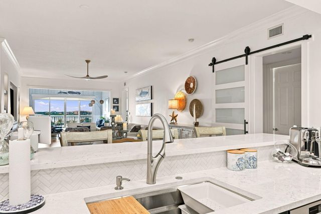 34 Harbour Isle Drive W ph06, Fort Pierce, FL 34949