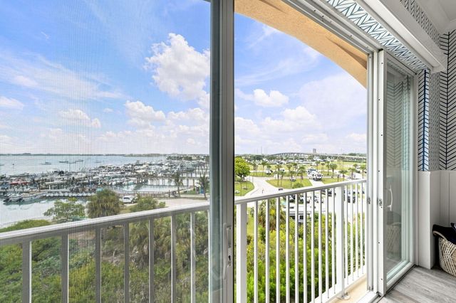 34 Harbour Isle Drive W ph06, Fort Pierce, FL 34949