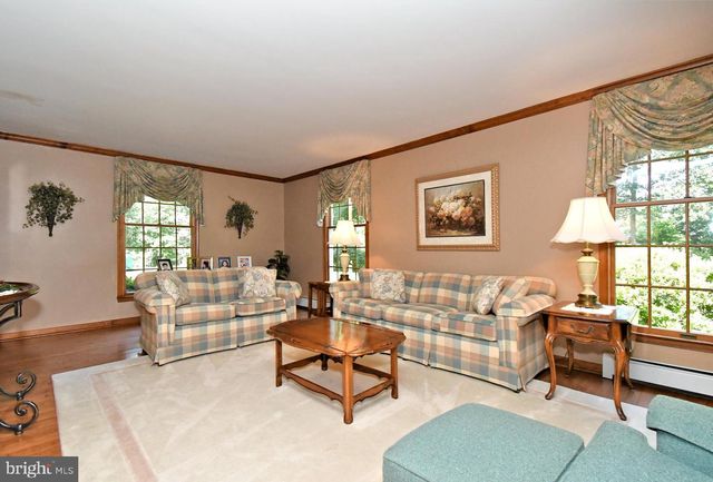 2125 UPPER RIDGE RD, Green Lane, PA 18054