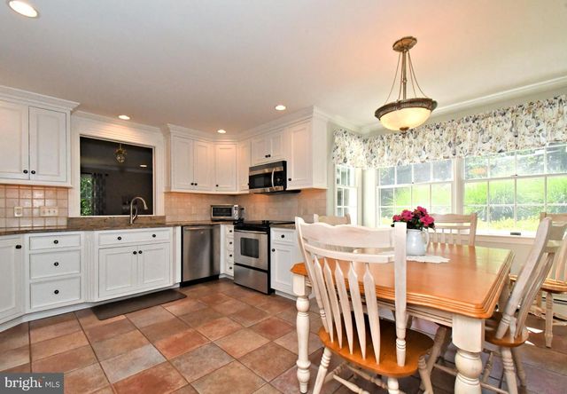 2125 UPPER RIDGE RD, Green Lane, PA 18054