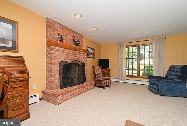 2125 UPPER RIDGE RD, Green Lane, PA 18054