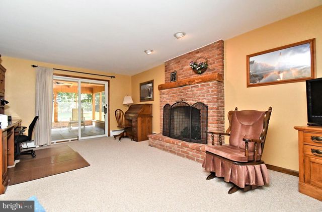 2125 UPPER RIDGE RD, Green Lane, PA 18054