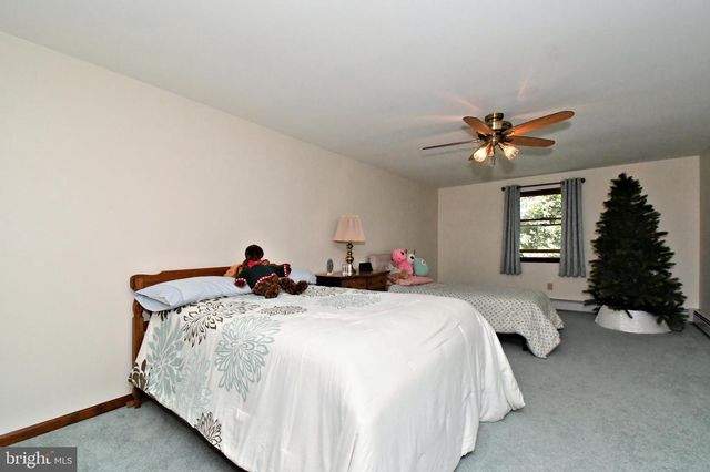 2125 UPPER RIDGE RD, Green Lane, PA 18054