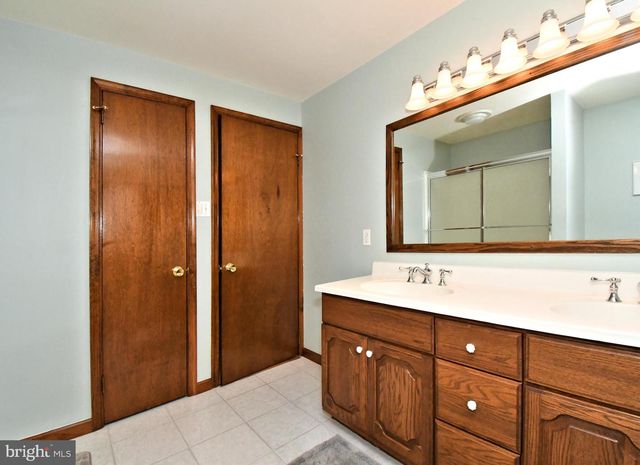 2125 UPPER RIDGE RD, Green Lane, PA 18054