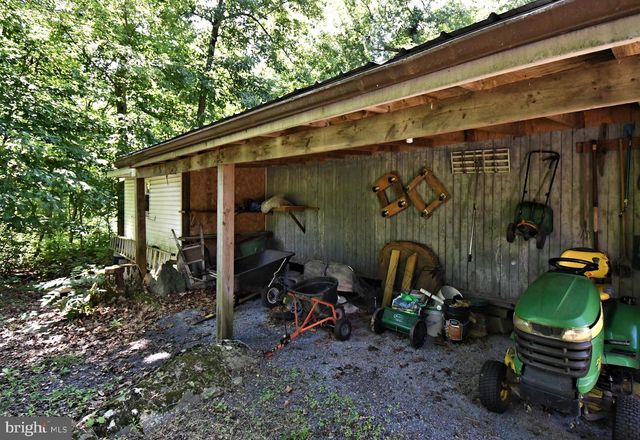 2125 UPPER RIDGE RD, Green Lane, PA 18054