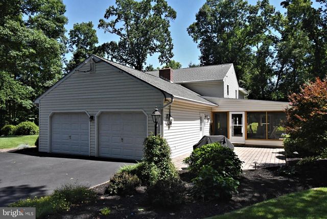 2125 UPPER RIDGE RD, Green Lane, PA 18054
