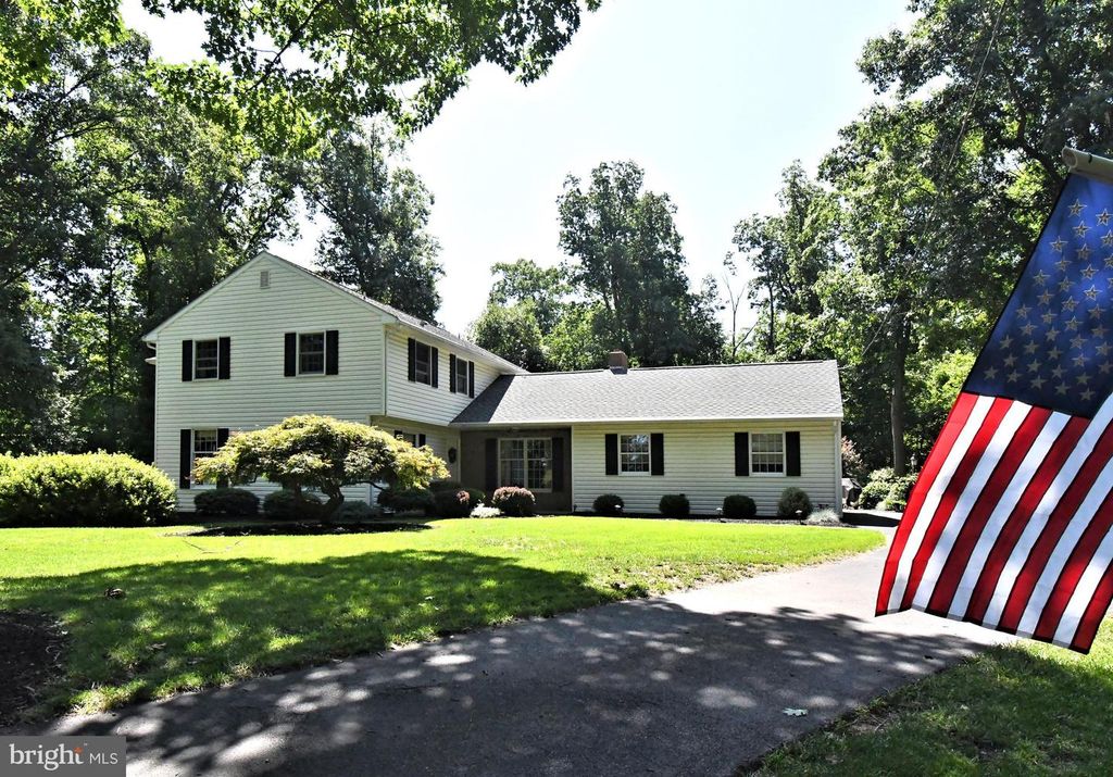 2125 UPPER RIDGE RD, Green Lane, PA 18054