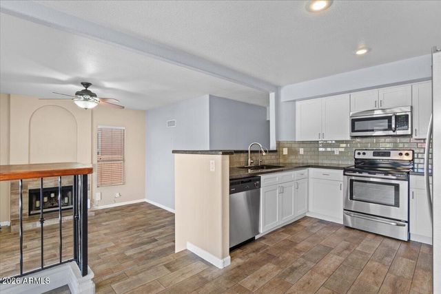 3260 S LAGUNA Drive, Chandler, AZ 85248