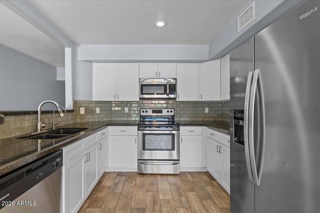 3260 S LAGUNA Drive, Chandler, AZ 85248