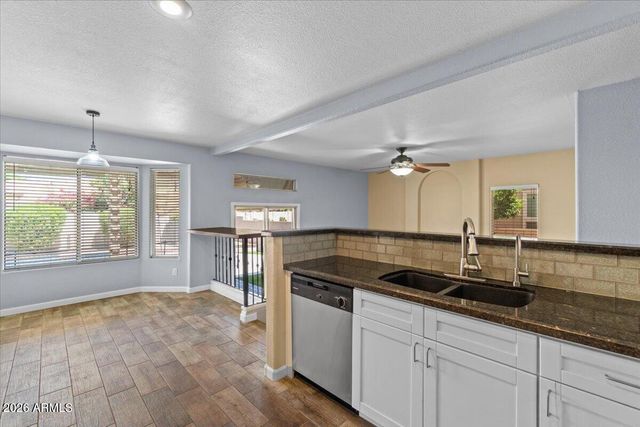3260 S LAGUNA Drive, Chandler, AZ 85248
