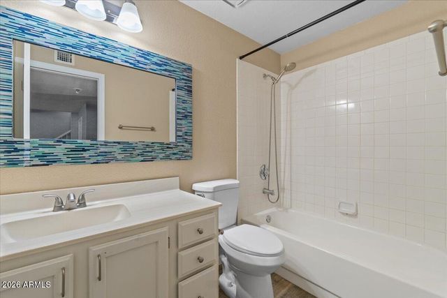 3260 S LAGUNA Drive, Chandler, AZ 85248