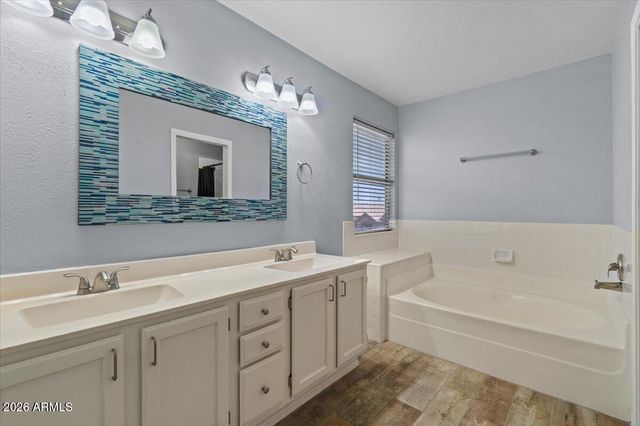 3260 S LAGUNA Drive, Chandler, AZ 85248