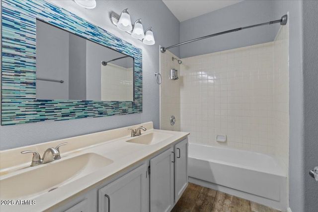 3260 S LAGUNA Drive, Chandler, AZ 85248