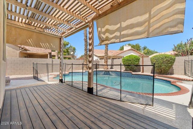 3260 S LAGUNA Drive, Chandler, AZ 85248
