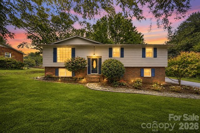 3233 26th Street NE, Hickory, NC 28601