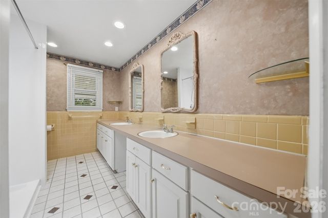 3233 26th Street NE, Hickory, NC 28601