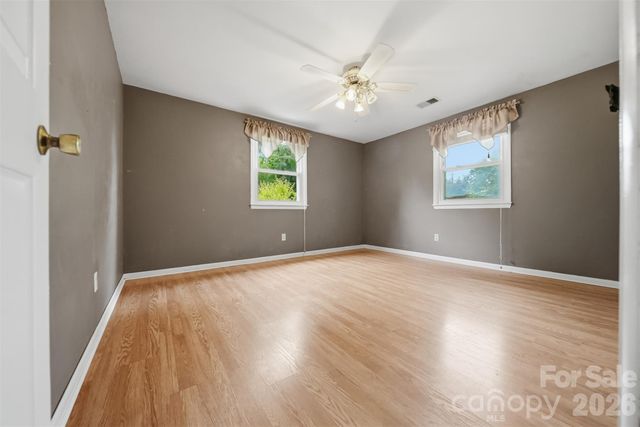 3233 26th Street NE, Hickory, NC 28601