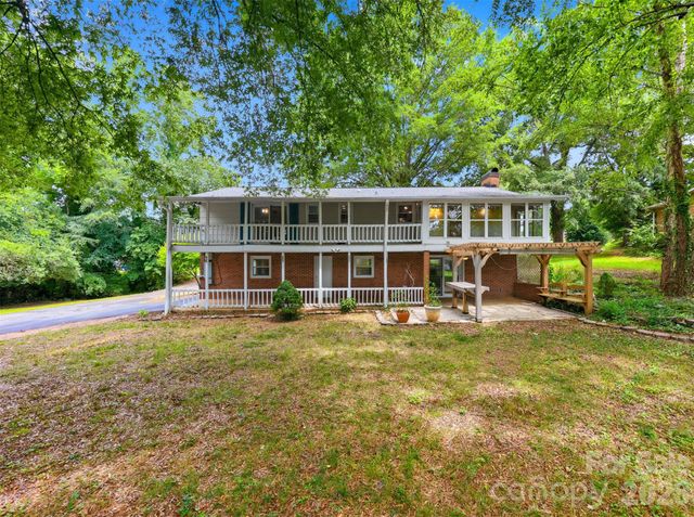 3233 26th Street NE, Hickory, NC 28601