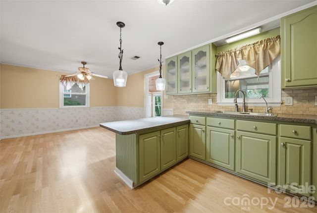 3233 26th Street NE, Hickory, NC 28601