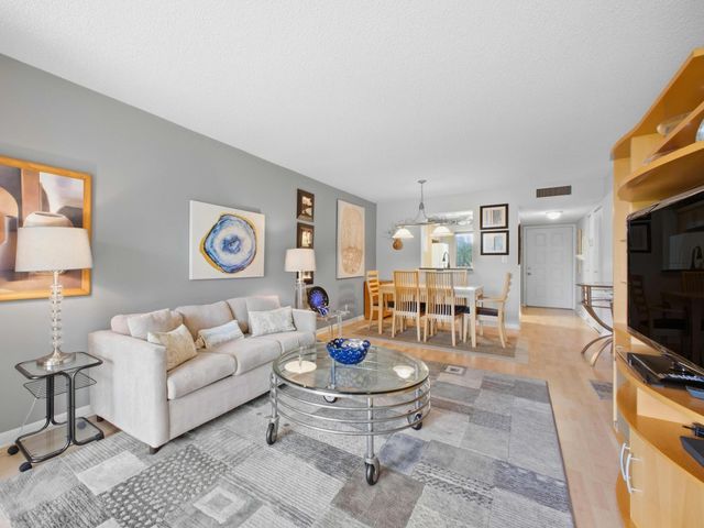 7145 Huntington Lane 205, Delray Beach, FL 33446
