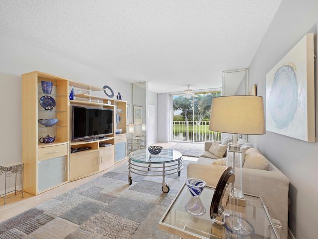7145 Huntington Lane 205, Delray Beach, FL 33446
