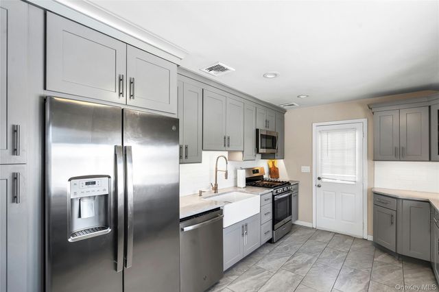 53 Calvert Avenue, Commack, NY 11725