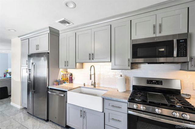 53 Calvert Avenue, Commack, NY 11725