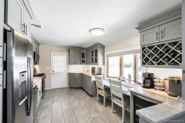 53 Calvert Avenue, Commack, NY 11725