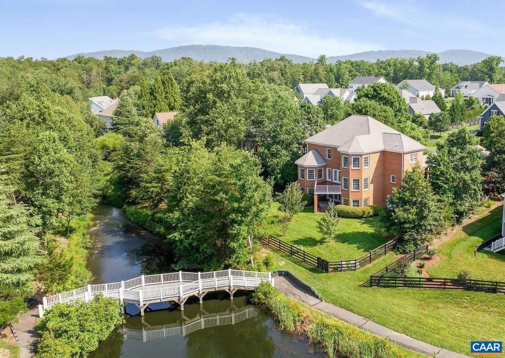 2420 PENDOWER LN, Keswick, VA 22947