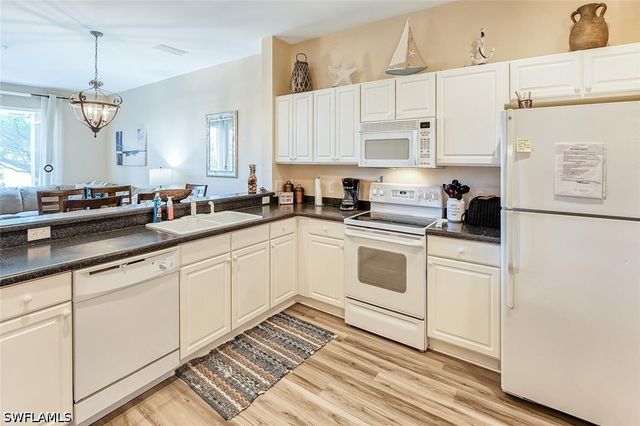 1080 Hampton CIR, Naples, FL 34105