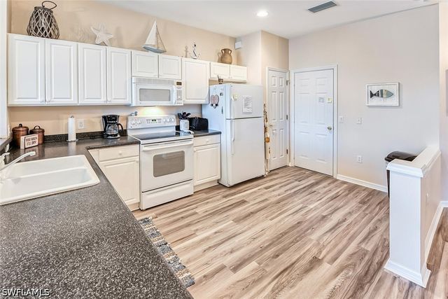 1080 Hampton CIR, Naples, FL 34105