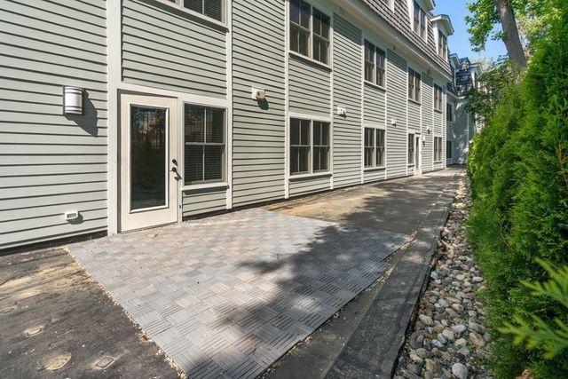 425 Lagrange Street 107, Boston, MA 02132