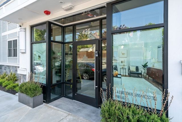 425 Lagrange Street 107, Boston, MA 02132