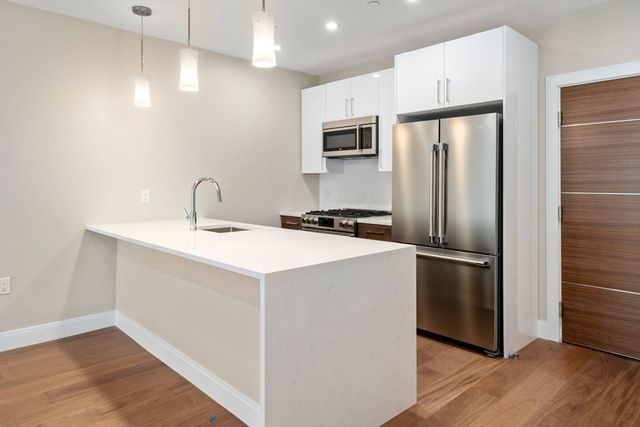 425 Lagrange Street 107, Boston, MA 02132