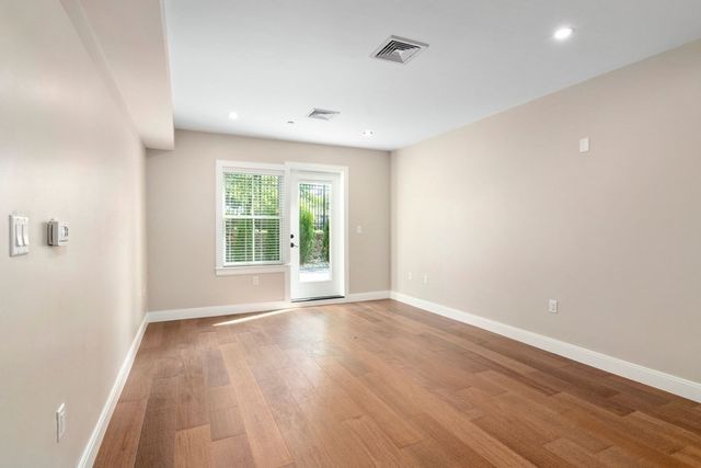 425 Lagrange Street 107, Boston, MA 02132