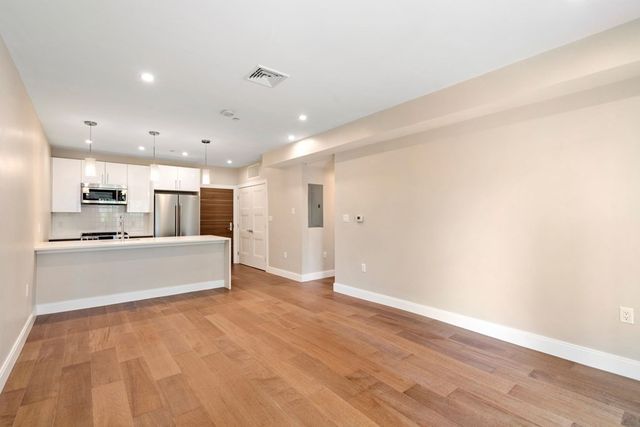 425 Lagrange Street 107, Boston, MA 02132