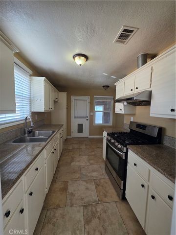 938 Ford, Corona, CA 92879