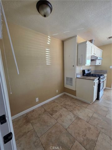 938 Ford, Corona, CA 92879
