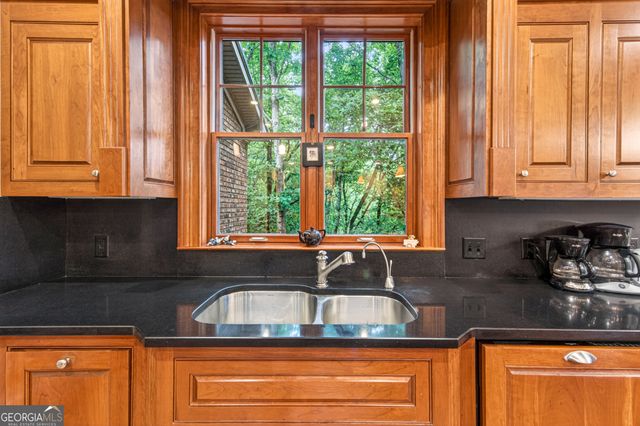 795 Chenocetah Drive, Cornelia, GA 30531
