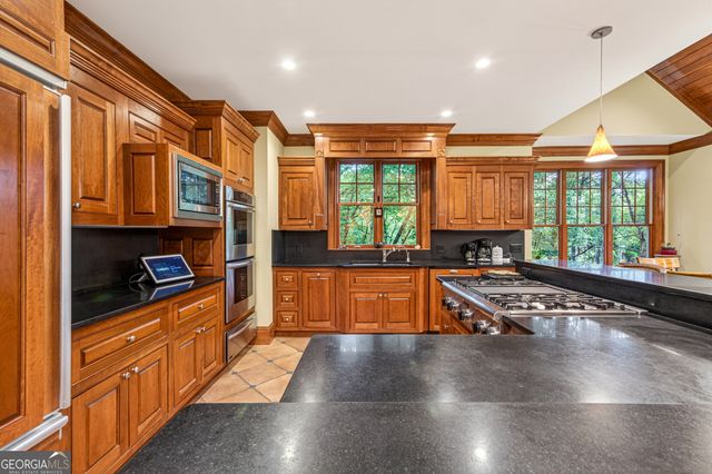 795 Chenocetah Drive, Cornelia, GA 30531