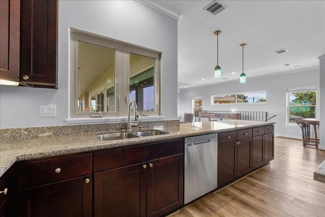 202 Debbie Lane, San Leon, TX 77539