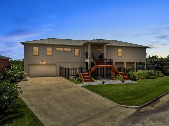 202 Debbie Lane, San Leon, TX 77539