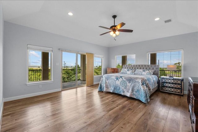 202 Debbie Lane, San Leon, TX 77539